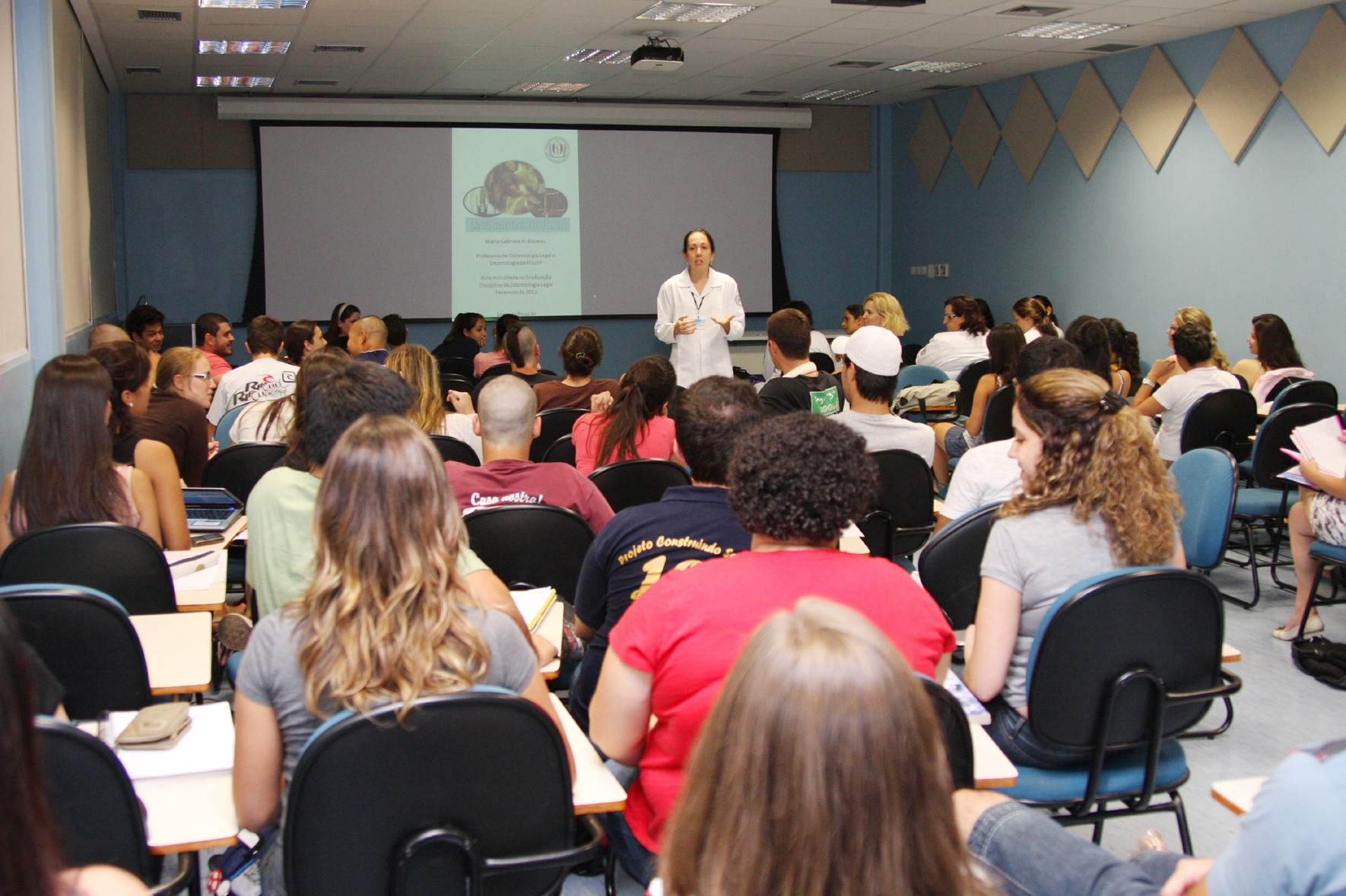 Conheça o novo programa “Pé-de-Meia universitário” que visa apoiar financeiramente estudantes de baixa renda