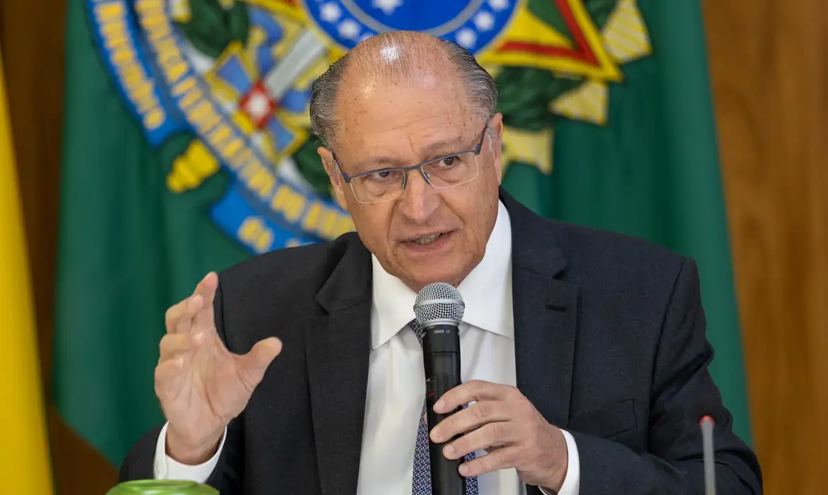 Alckmin celebra a revisão do PIB para 2024 e destaca o “foguete” brasileiro. Descubra as novas previsões e o impacto no cenário econômico