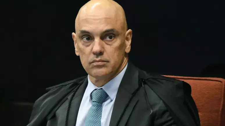 Alexandre de Moraes determina transferência de R$ 18,3 mi da Starlink e X para a União; desbloqueio de contas também é decidido