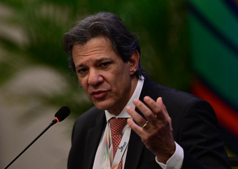 Haddad afirma que o Brasil verá inflação em queda constante, acompanhando a Selic. Entenda as perspectivas econômicas