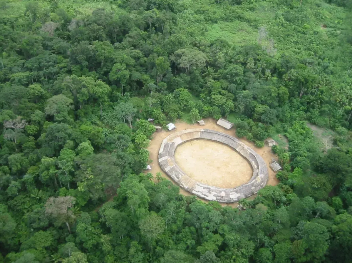 O governo brasileiro praticamente erradicou a mineração ilegal na Terra Yanomami, restaurando a vida normal dos indígenas após uma crise humanitária