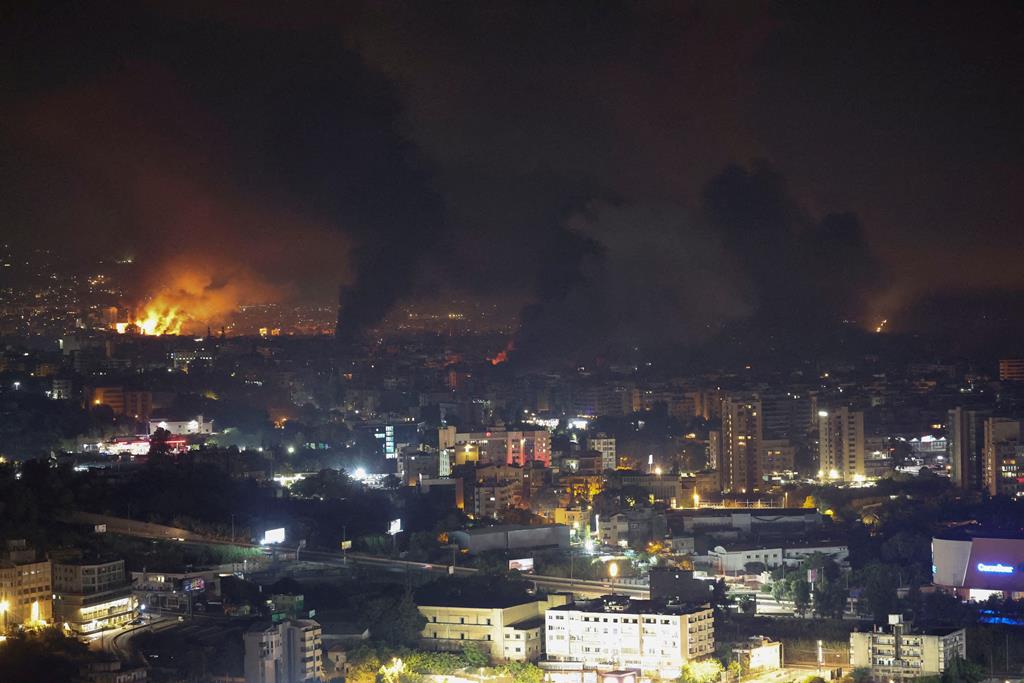 Explosões em Beirute marcam noite de tensão; entenda o que está acontecendo na capital libanesa e suas repercussões