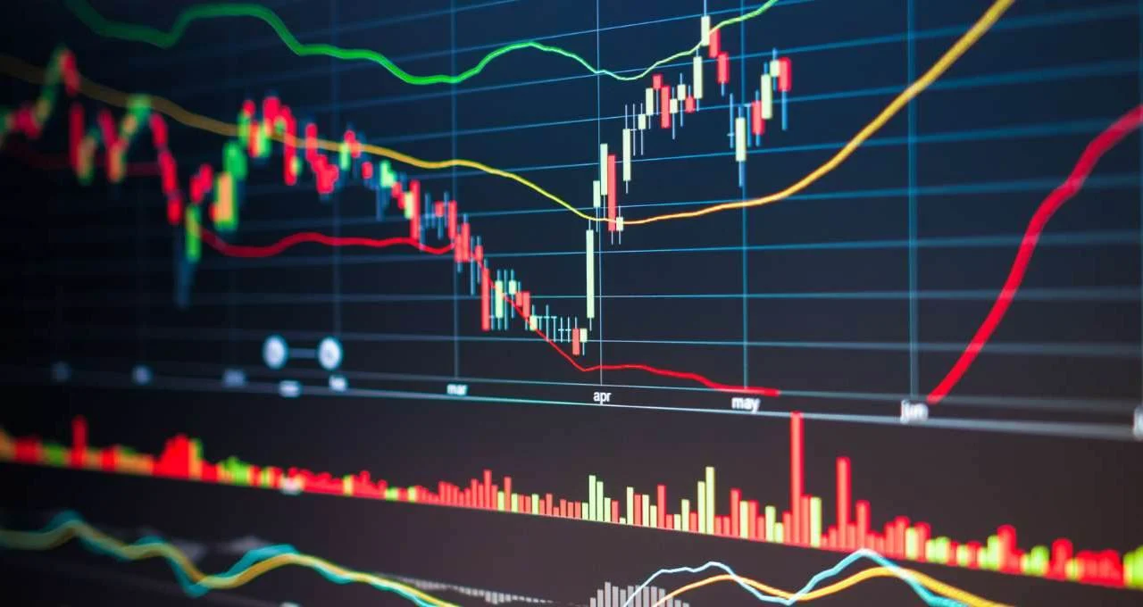 O Ibovespa subiu 1,31% e voltou aos 136 mil pontos, encerrando a sequência de 4 quedas seguidas. Descubra os detalhes!