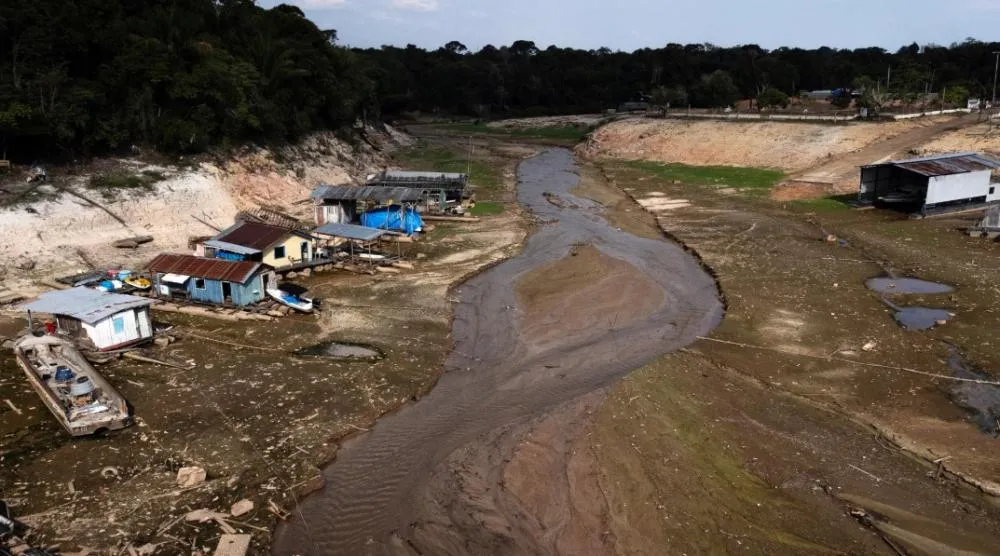 Brasil vive sua pior seca em 70 anos. Entenda os impactos para a agricultura, energia e como as autoridades estão lidando com a situação.