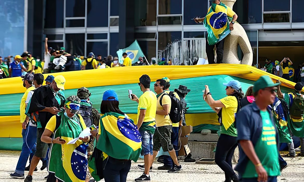 CCJ adia votação sobre anistia 8 de janeiro para outubro; entenda o impacto e os detalhes dessa polêmica proposta