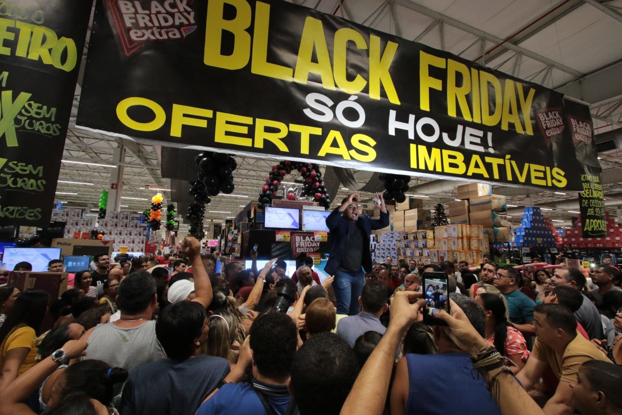 A Black Friday 2024 promete desafios para o varejo, com consumidores mais exigentes e ofertas repetitivas. Descubra as expectativas e estratégias para este ano