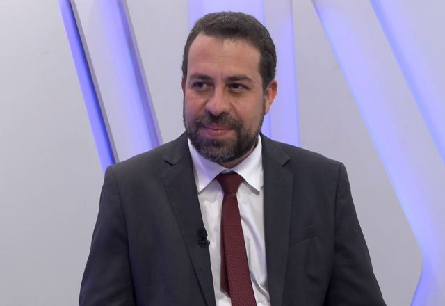 Guilherme Boulos critica mudança de postura de Ricardo Nunes sobre vacinação obrigatória em debate acirrado na corrida pela prefeitura