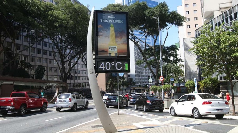 Alerta de onda de calor em 10 estados e no DF. Descubra como se proteger e os riscos associados à baixa umidade