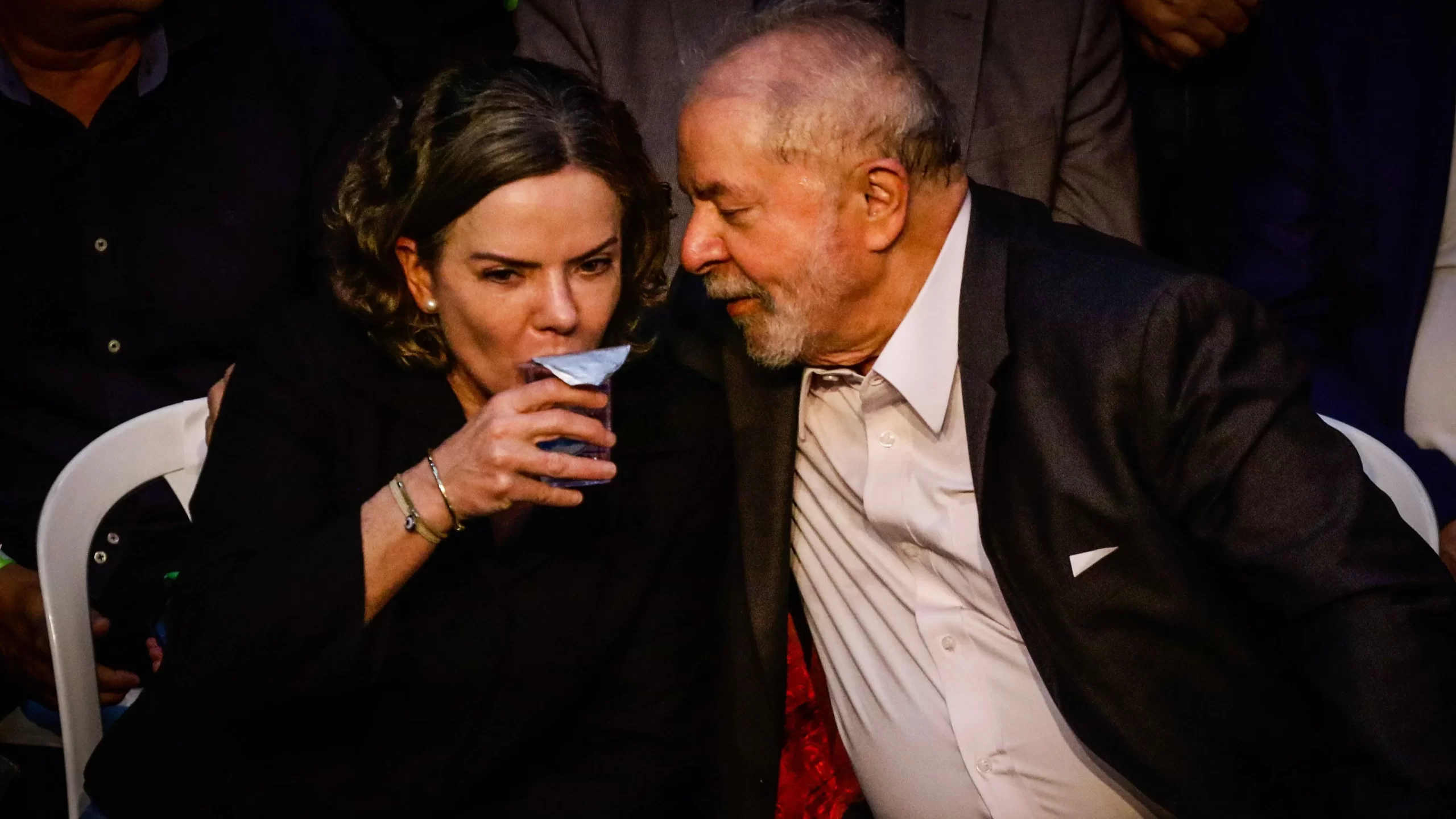 Lula considera convidar Gleisi Hoffmann para ministério em 2025; mudança pode impactar o cenário político