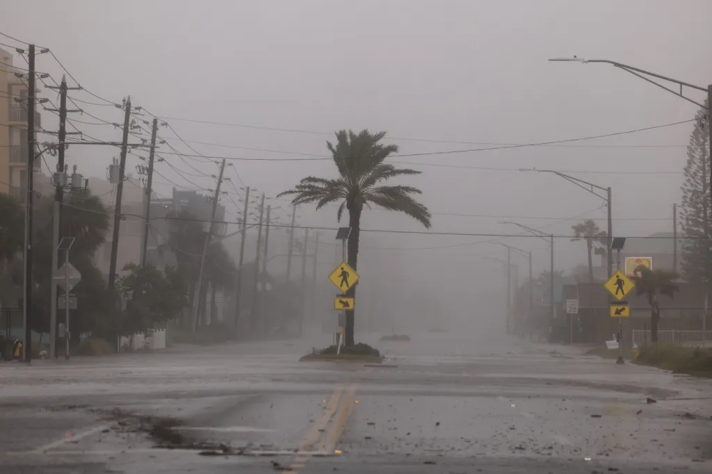 Tempestade Helene causa destruição e caos; descubra os impactos e a resposta das autoridades nos EUA