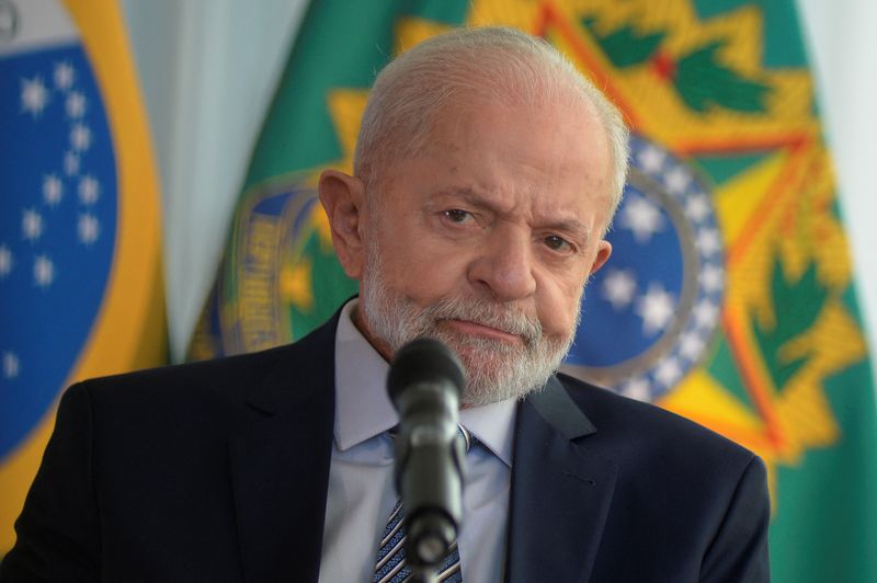 Lula critica privatização da Petrobras, chamando defensores de “imbecis” e destacando o papel da estatal além do lucro