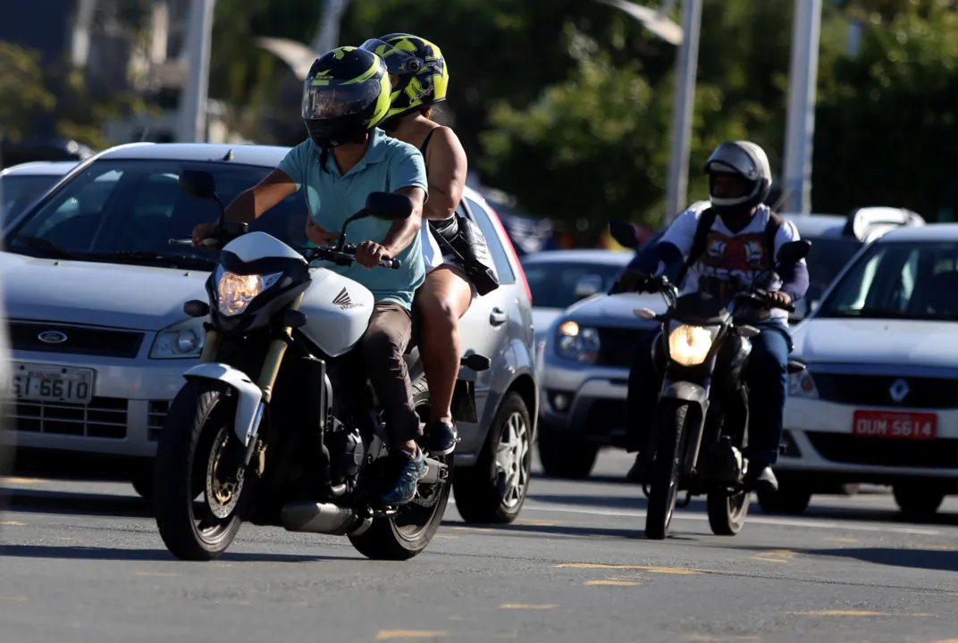 Mais da metade dos proprietários de motocicletas no Brasil não possui habilitação válida, revelando dados preocupantes sobre segurança