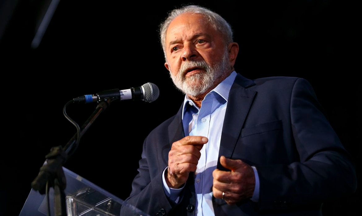 Lula planeja proposta para combater o uso de agrotóxicos no Brasil, enfatizando a necessidade de uma abordagem rigorosa