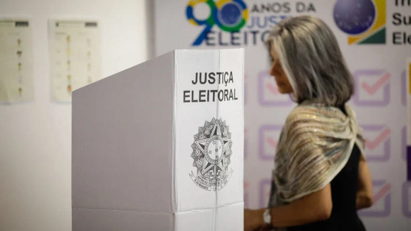 Saiba o que levar e o que não levar no dia da votação para as eleições 2024. Veja documentos necessários, regras sobre celulares e mais