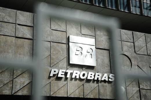 Petrobras e Embrapa selam acordo inovador para desenvolver biocombustíveis e fertilizantes de baixo carbono. Descubra todos os detalhes