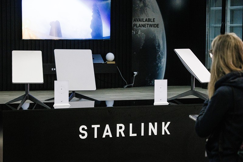 Starlink cumpre determinação e bloqueia acesso à rede X no Brasil; entenda os detalhes dessa suspensão e suas implicações.