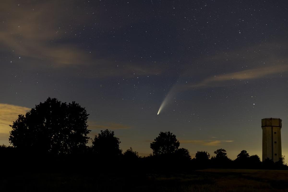 Veja o Cometa do Século em setembro no Brasil! Saiba como observar o C2023 A3 e outras dicas astronômicas para este fenômeno