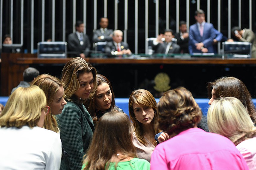 Bancada feminina do Senado exige investigação rigorosa sobre as acusações de assédio envolvendo o ministro Silvio Almeida. Entenda o caso!