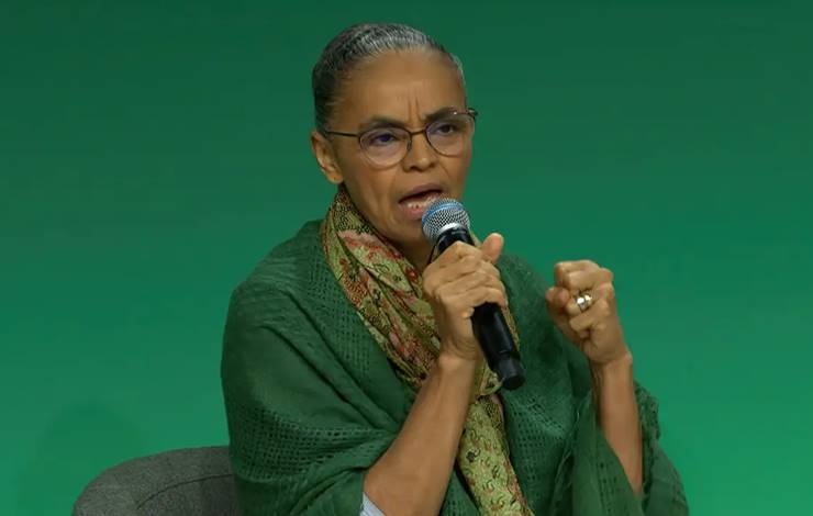 Marina Silva alerta sobre o terrorismo climático no Brasil, com incêndios intencionais agravando a crise ambiental