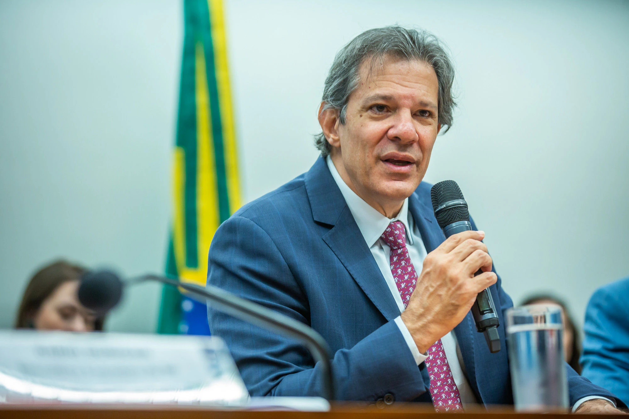 Fernando Haddad defende o equilíbrio das contas públicas e o fim das “pautas-bomba” em recente entrevista. Saiba mais sobre seus planos e desafios