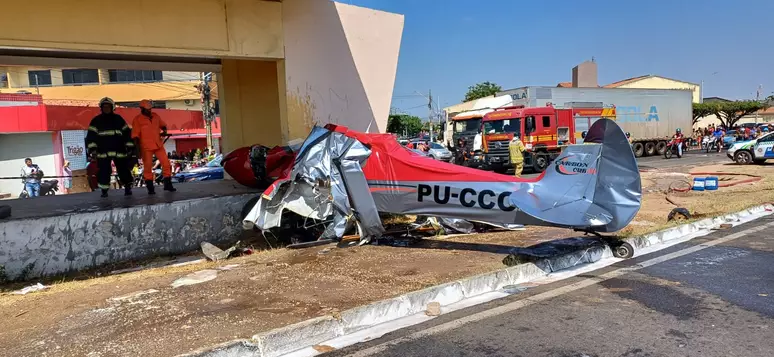 Avião pilotado por médico cai em Teresina; dois feridos e investigações em andamento