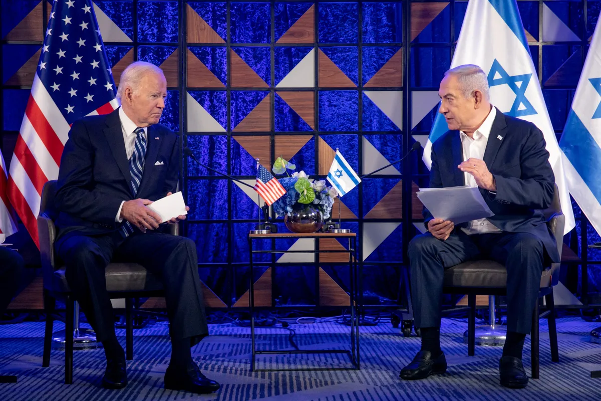 Biden e Netanyahu discutem retaliações contra o Irã; tensões aumentam em meio ao conflito em Gaza