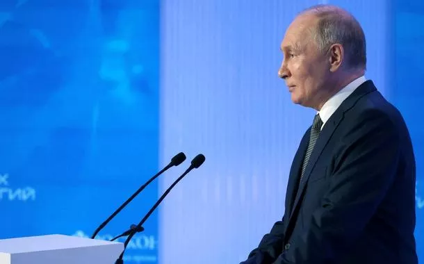 Putin diz que sua presença no G20 no Brasil “prejudicaria” o evento, enquanto o TPI emitiu um mandado de prisão contra ele