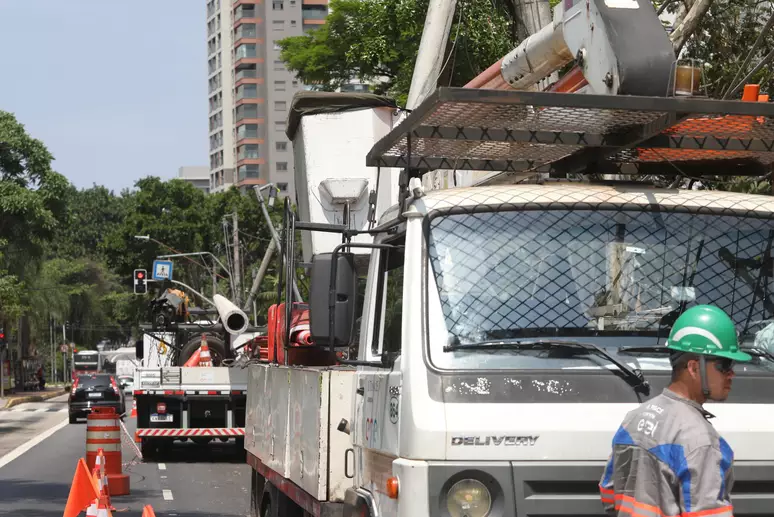 Bairros de São Paulo enfrentam nova falta de energia; entenda as causas e o impacto dessa situação