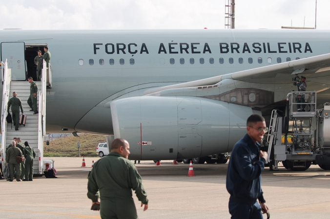 Sexto voo de repatriação do Líbano chega ao Brasil, trazendo esperança e segurança para 212 passageiros em meio ao conflito