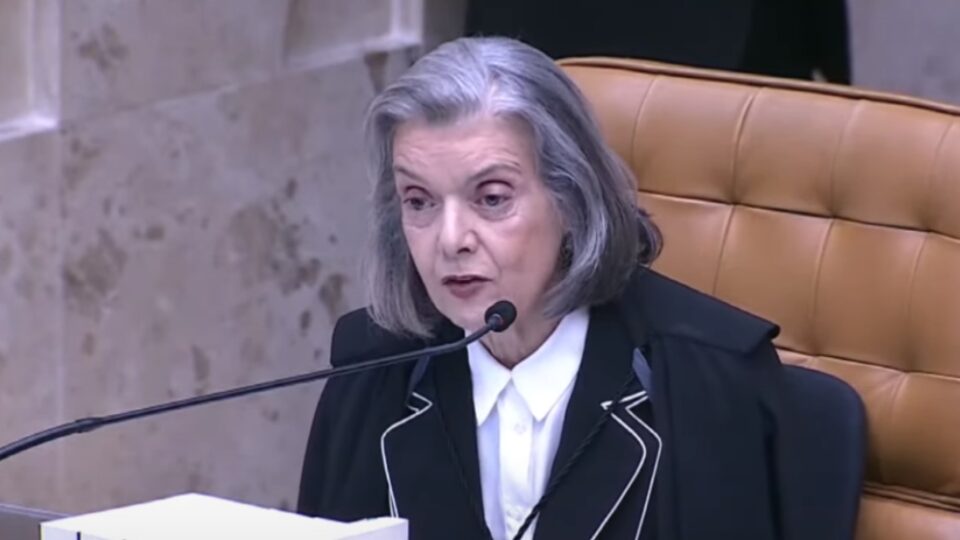 Cármen Lúcia defende decisão de Moraes sobre a rede social X e critica Musk. Entenda o contexto e as implicações