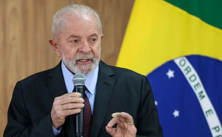 Lula critica agências reguladoras e defende apoio a Boulos na live sobre problemas em São Paulo