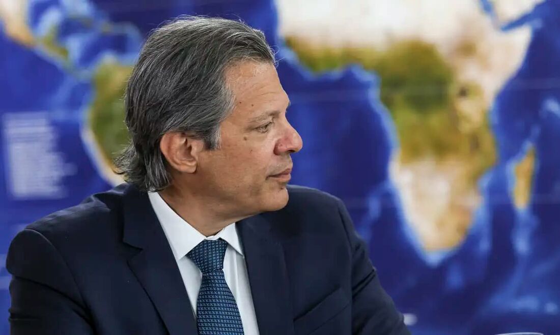 Haddad revela que Lula deve proibir o uso do Bolsa Família em apostas, enquanto debates sobre limites de pagamentos avançam