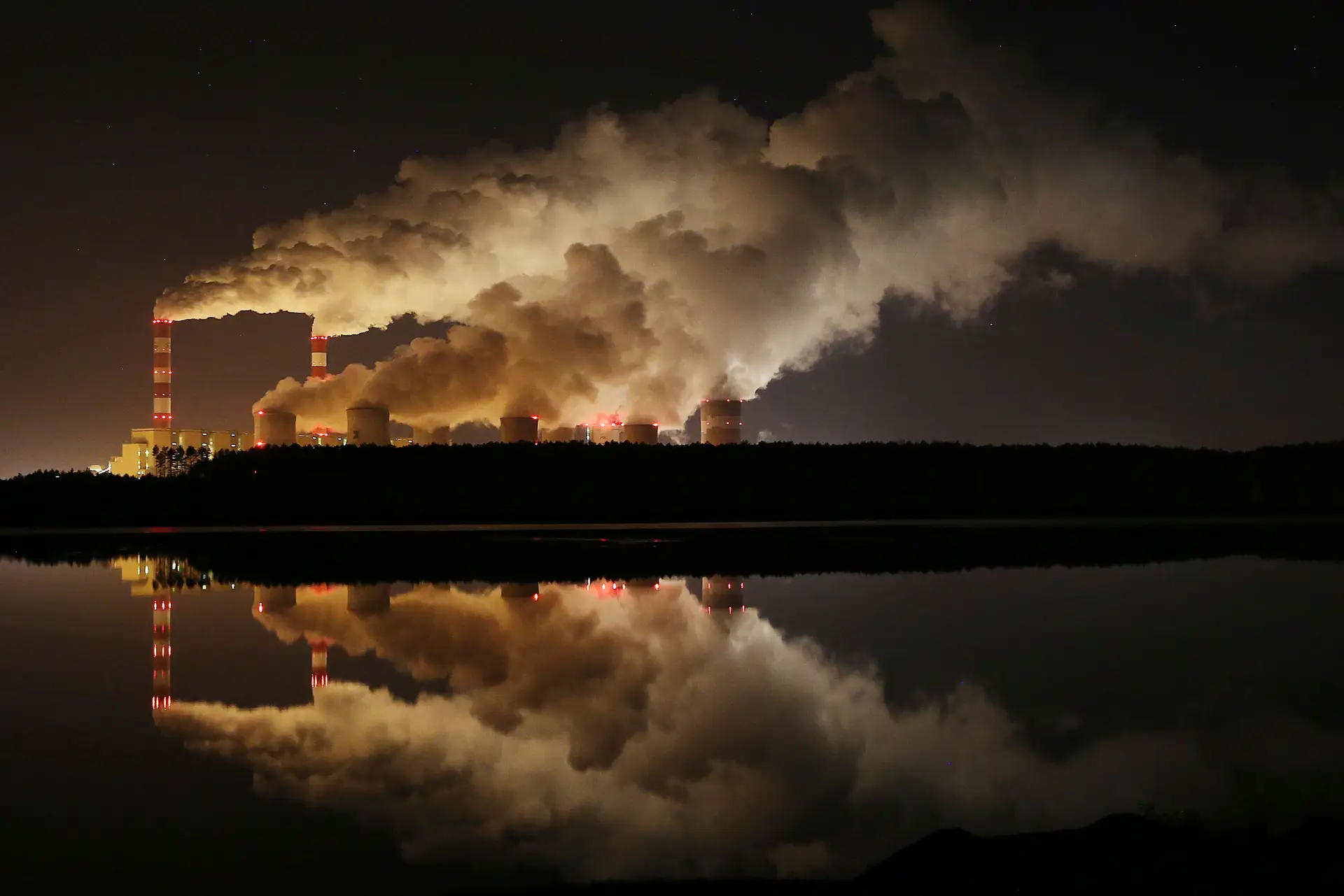 Descubra como as promessas climáticas estão aquém das metas de Paris e o que isso significa para o futuro do planeta