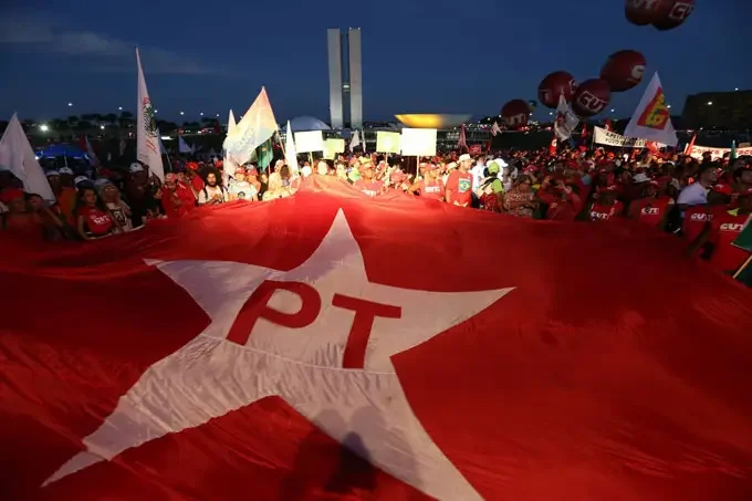 PT enfrenta desafios para renovar suas lideranças, com poucos jovens eleitos nas principais capitais do Brasil